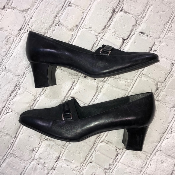 naturalizer black loafers